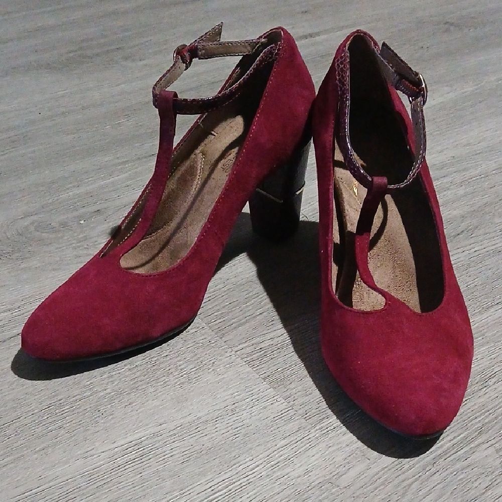 AEROSOLES Heel rest Burgundy T-Strap North Star Heels Sz 8.5 NWOT
